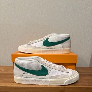 Nike Blazer Low Pro Club
Summit White Phantom Malachite - Size 11